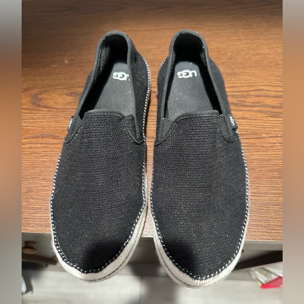 Ugg - Picture 4 of 4